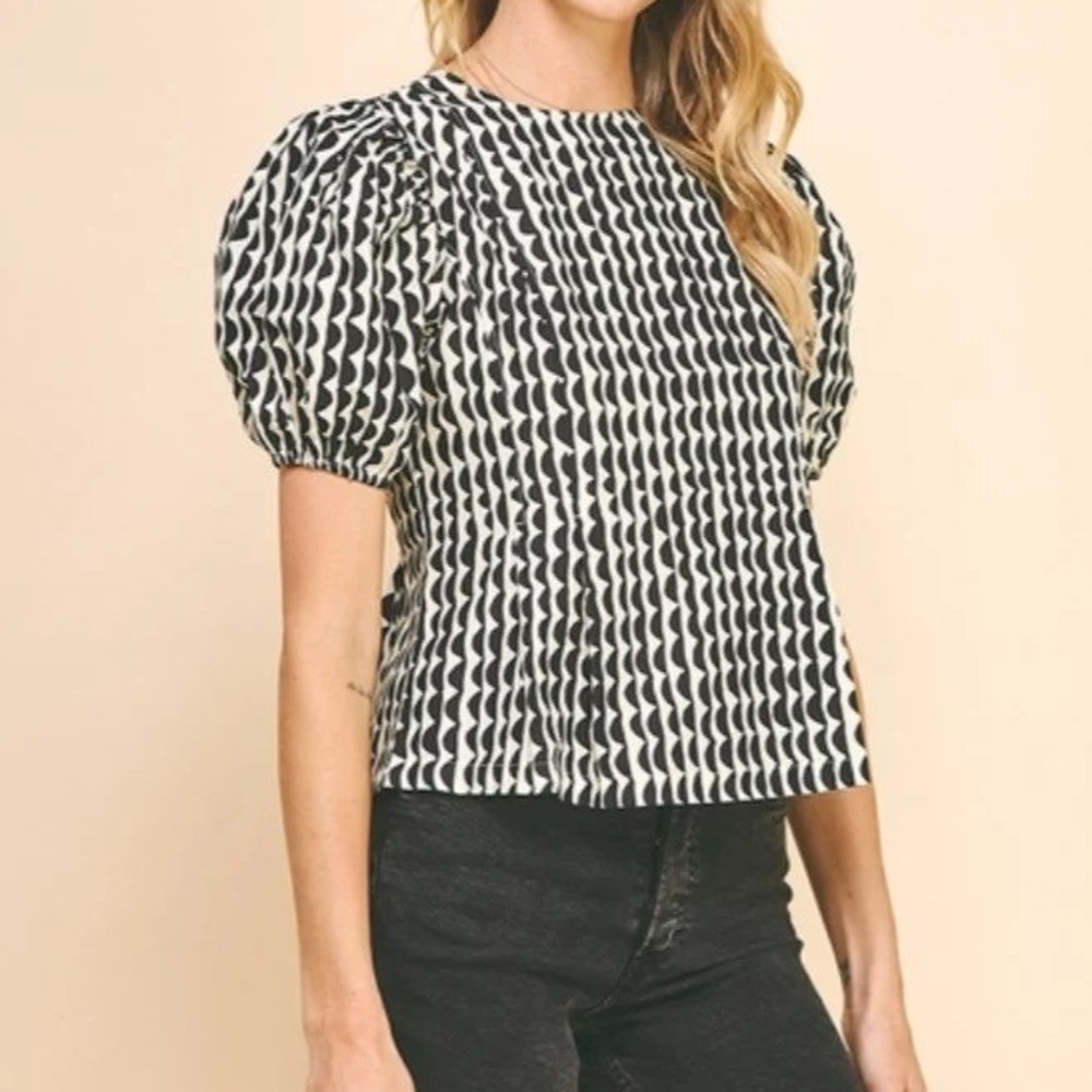 Pinch Penny Print Pleated Short Sleeve Top Black Cream Size S Puff Sleeve